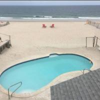 Oceanfront Home + Private Beach + Pool, hotel in Mantoloking
