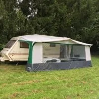 Perrou में, होटल Inviting 2-Bed Cabin in Domfront En Poiraie