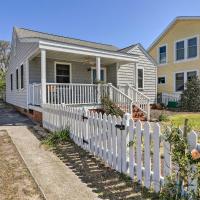 Bright Beaufort Getaway with Waterfront View!, hotel in Beaufort