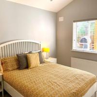 Adorable 2 Double Bedroom Suite w/ Parking, hotel in Cluain Aodha