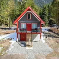 Brand New 3BR Cabin w/Indoor Fireplace and Laundry