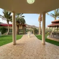 UAE farm, hotel a Qūr