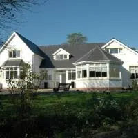 Hazelwood Guest House, hotel a Bridgend