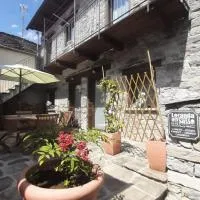 Locanda del Sasso Rooms, хотел в Кродо