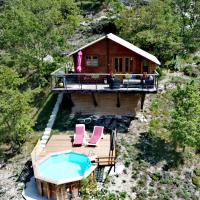 Chalet sur pilotis avec piscine privée