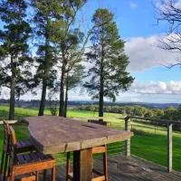 Gorgeous villa 10 acre of land, hotel v destinácii Menzies Creek