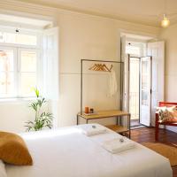 Chalet Santa Rita - STUNNING APT. NEXT TO THE SEA: Estoril şehrinde bir otel