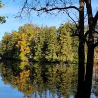 Cozy Quonset Hut On Maple Lake, hotelli kohteessa Paw Paw