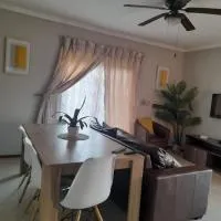 Tumi's Home away- 3 Bedroom, hotell i Witbank