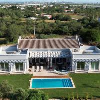 Semi-detached Villa With Pool In Rural Setting, hotel in Estói