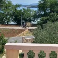 Apartman Kolona, hotel v destinaci Tkon