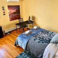 Inviting room with workstation, hotel in Revere
