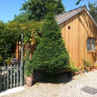 Little Gatehouse - a cosy country cottage for two, hotel in Wrexham