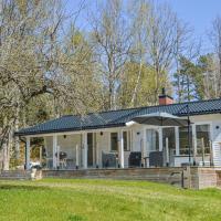 Stunning home in Värmdö with WiFi and 2 Bedrooms, hotell i Djurhamn