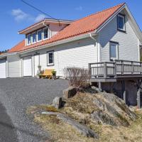 Beautiful home in Risør with WiFi and 2 Bedrooms, hotell i Risør