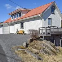 Beautiful Apartment In Risør With Wifi, hotel em Risør
