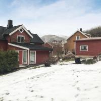 Beautiful home in Valsøyfjord with WiFi and 3 Bedrooms, hotel in Valsøyfjord