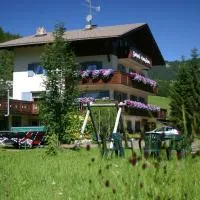 Pension Enzian: Badia şehrinde bir otel