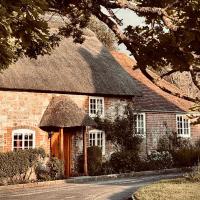 Stunning 3-Bed Thatched Cottage in Dorset
