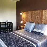 Auberge du Bois de l'étang - Motel les Tilleuls, hotel v destinaci Peyrat-le-Château