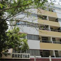 Hotel Shreyas, хотел в района на Shivaji Nagar, Пюн