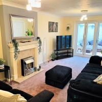 Gorgeous 4 Bed House With Hot Tub & Games Room!