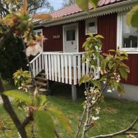 Trollebo conveniently located renovated stuga with sauna and 250Mbs fiber wifi
