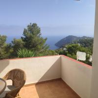 Semi-detached house, with an impressive view of the sea and the valley