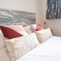 Beautiful flat in luxury Graylingwell development, hotel dekat Goodwood Aerodrome - QUG, Chichester