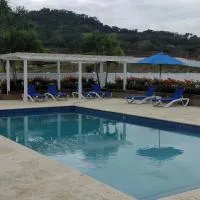 Playa Paraiso JAMAICA Bed & Breakfast، فندق في Point