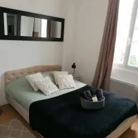 Charmant F2, hotel u gradu Noyant