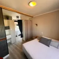 Hôtel des îles, hotel em Theix