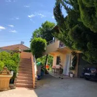 Villa Mukaj โรงแรมในFratar