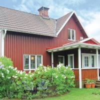 Stunning home in Hultsfred with 2 Bedrooms and WiFi, hotell i Hultsfred