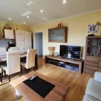 Apartament GórnyŚląsk blisko jeziora - 120qm - 3 sypialnie z parkingiem i klimatyzacją - Flat UpperSilesia with Parking & air conditioning - Ferienwohnung OberSchlesien mit 3 Schlafzimmern inklusive Parkplatz und Klima - Nähe Badesee und Sandstrand, hotell i Niewiesze