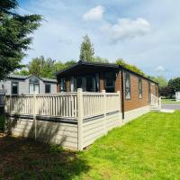 Woodpark Lodge with Hot Tub