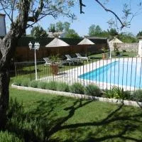 Les chambres d'hôtes d'Eloïse, piscine privée, hotel v destinácii Aramon