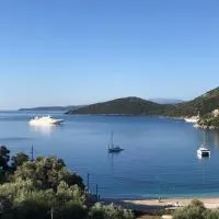 Welcome In, hotel i Mikros Gialos