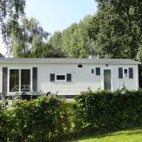 Stellechalets op Resort Stelleplas - Heinkenszand, Hotel in heinkenszand