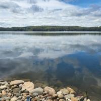 Crescent Lakehouse - Surf, Ski and Serenity, hótel í Iron River