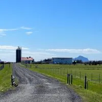 Bakland ad Lágafelli Apartment, viešbutis mieste Búðarhólshverfi