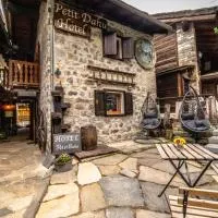 Hotel Petit Dahu - Chambres et Restaurant, hotel a Cogne