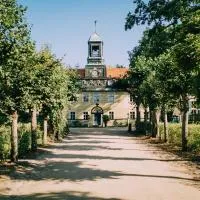 Villa Sorgenfrei und Restaurant Atelier Sanssouci, хотел в Радебойл