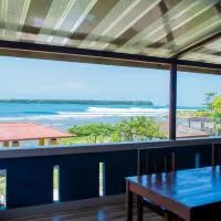 Yuni Surf House โรงแรมในLagudri