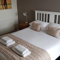 A35 Pit Stop Rooms, hotel in Axminster