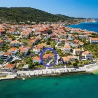 Stone house on the Batalaža Beach - Kali, hotel em Kali
