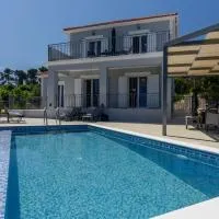 VILLA EKTAMA โรงแรมในฟิสคาร์โด