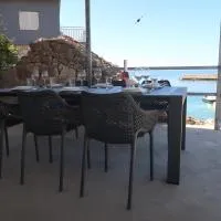 Captains beach home, хотел в Čara