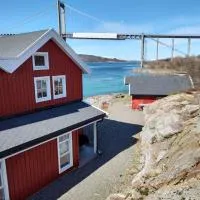 Tjeldsund Seahouse-1 Fishing-Boat Rental, hotel em Evenskjer