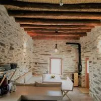 Konaki Hikers Lodge by Andros Routes, hotel di Andros